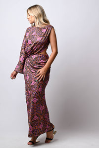 Maxi dress with high slit and exagerated sleeve