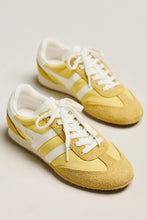 Gola Classics Women's Sprinter Sneakers in green - Side view showing retro design
