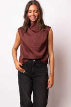 WAVE MOCK NECK TOP