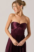ASTR the Label Ascella Dress in wine with flowy pleats and strapless option