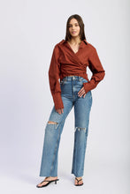Back-tied cotton blouse with structured volume and collared neckline