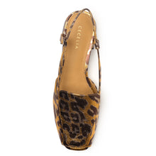 Eye-catching gold leopard shoe with padded footbed comfort