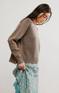 Lightweight brown knit with a classic shape and breathable feel
