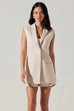 Jordis Vest