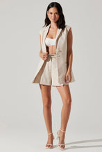 Jordis Vest