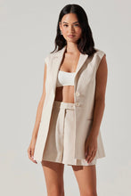 Jordis Vest