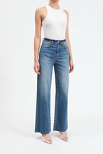 FAR OUT WIDE LEG IN STUNNER