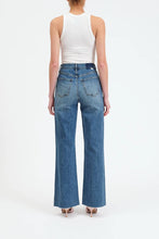 FAR OUT WIDE LEG IN STUNNER