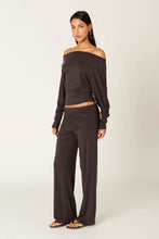 Delfina Pant, Coal