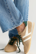 Gola Sprinter Suede sneakers in light caramel and off white, on-foot side view