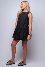 Nicolette Mini