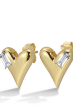 Demi-Fine Heart Stud