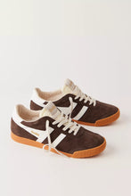 Elan Sneakers