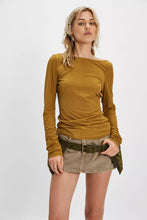 Model wearing the Riley Tee in the color dried tobacco