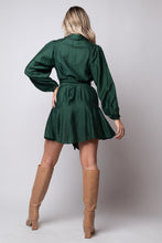 Pleated mini dress with tie waist in green