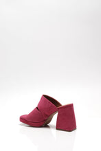 Love Is Everywhere Platform | Fuchsia Fantastic - Bandit and the Babe